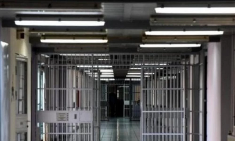 Στις φυλακές Κορυδαλλού και Αυλώνας, αιματηρές συμπλοκές Αλγερινών!